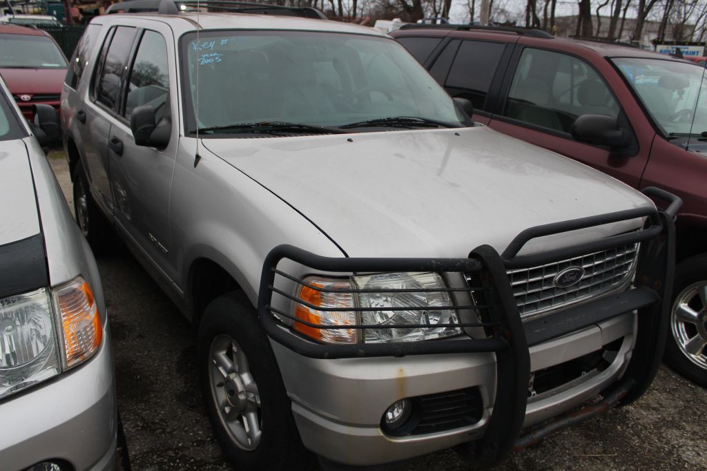 2005 Ford Explorer Image 2