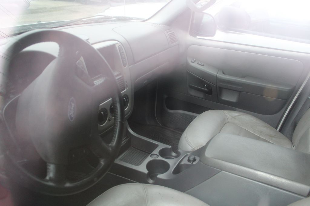 2005 Ford Explorer Image 3