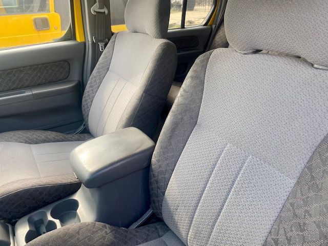 2001 Nissan Xterra Image 2