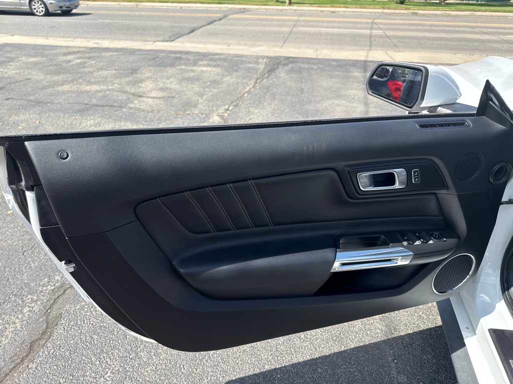 2019 Ford Mustang Image 9