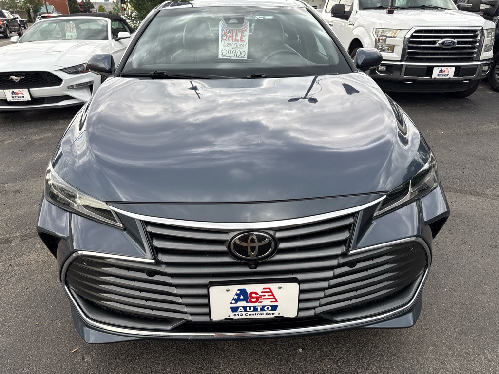 2019 Toyota Avalon Image 2