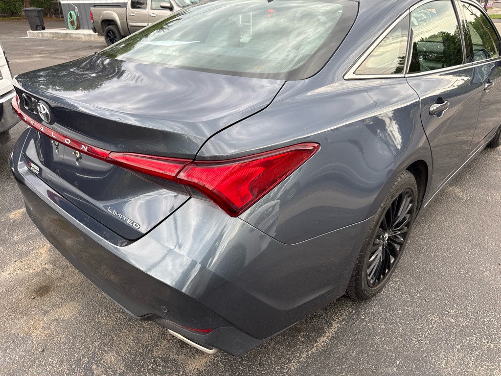 2019 Toyota Avalon Image 9