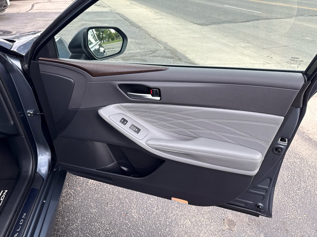 2019 Toyota Avalon Image 11
