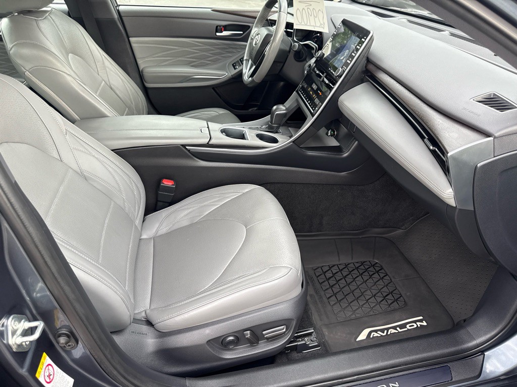 2019 Toyota Avalon Image 12