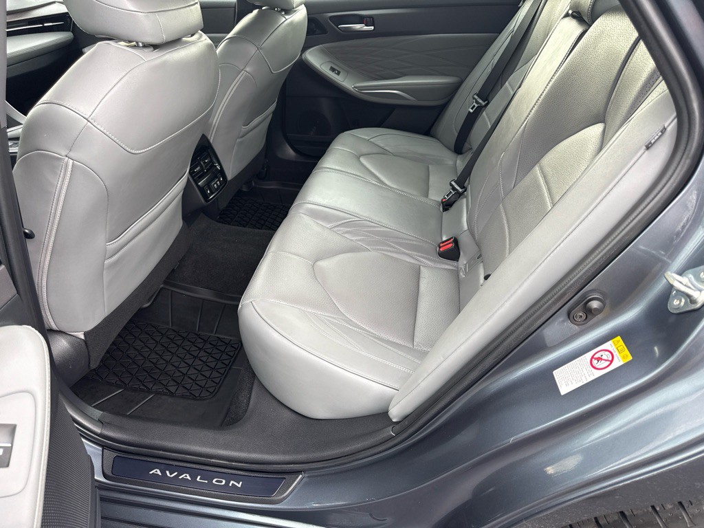 2019 Toyota Avalon Image 17