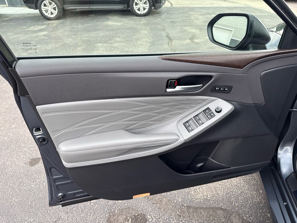 2019 Toyota Avalon Image 18