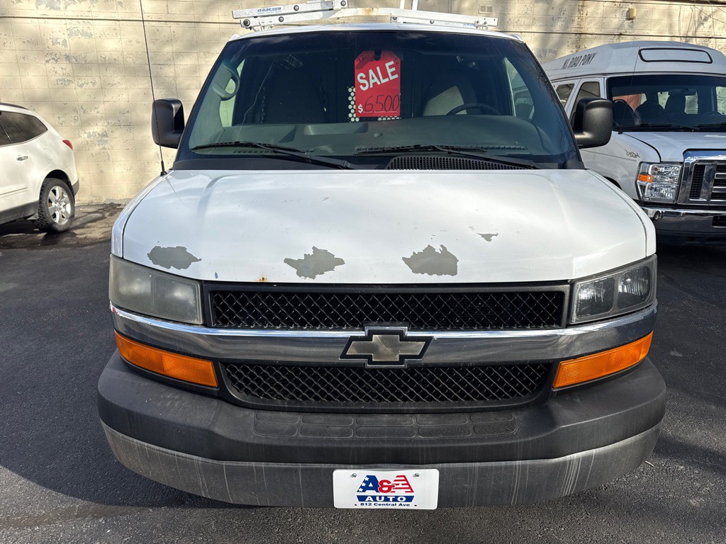 2012 Chevrolet Express Image 2