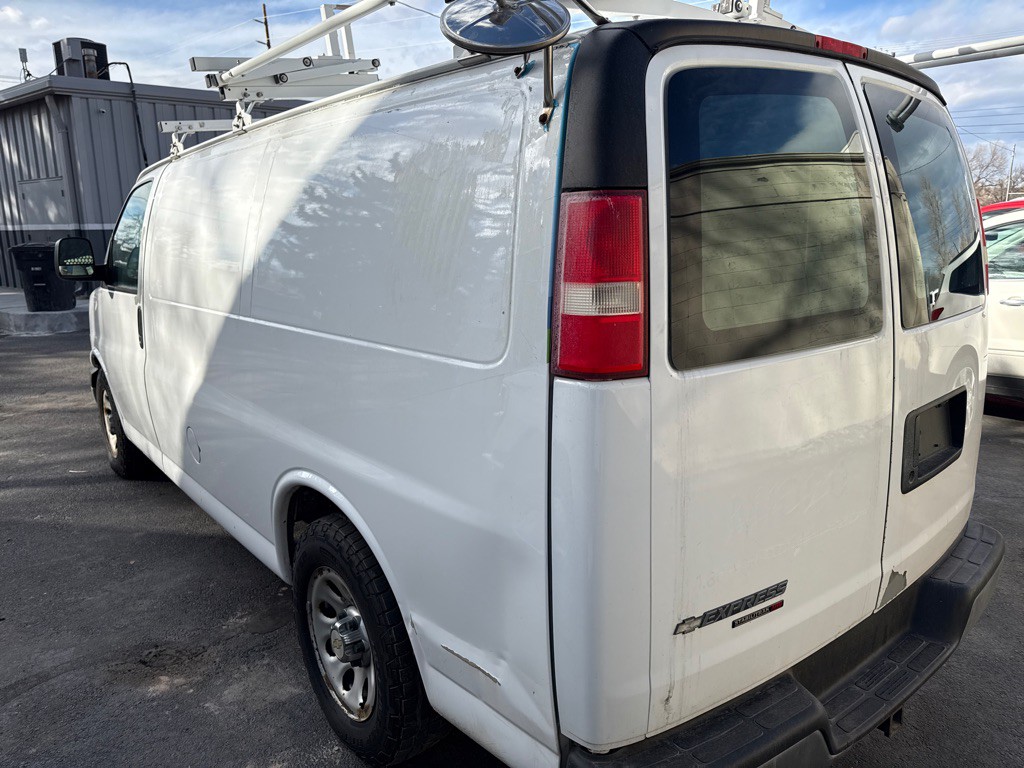 2012 Chevrolet Express Image 10