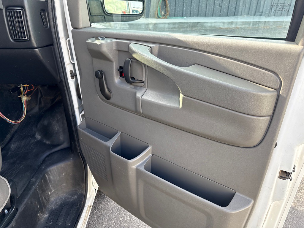 2012 Chevrolet Express Image 17