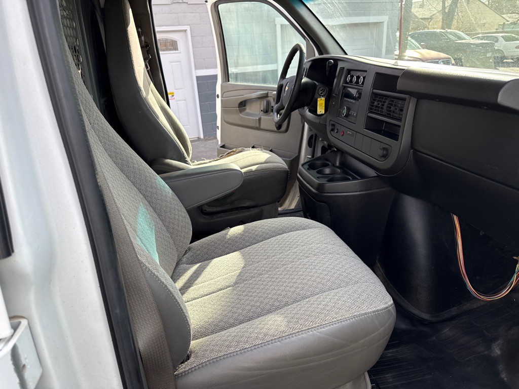 2012 Chevrolet Express Image 18
