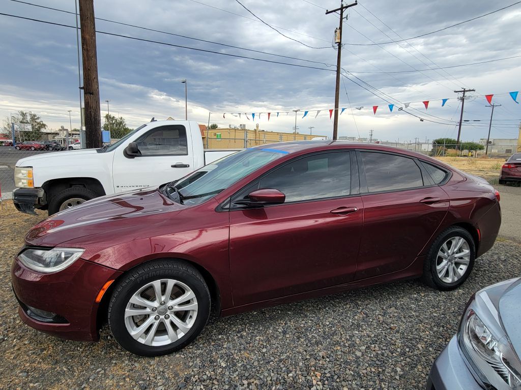 2015 Chrysler 200 Image 2