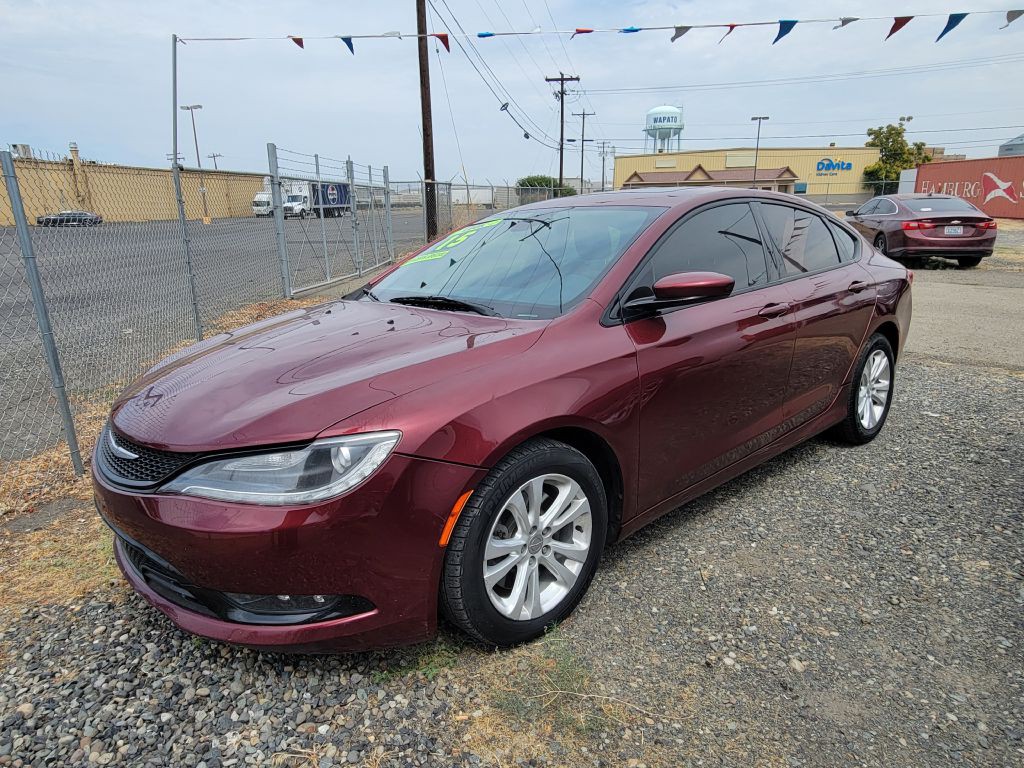 2015 Chrysler 200 Image 4