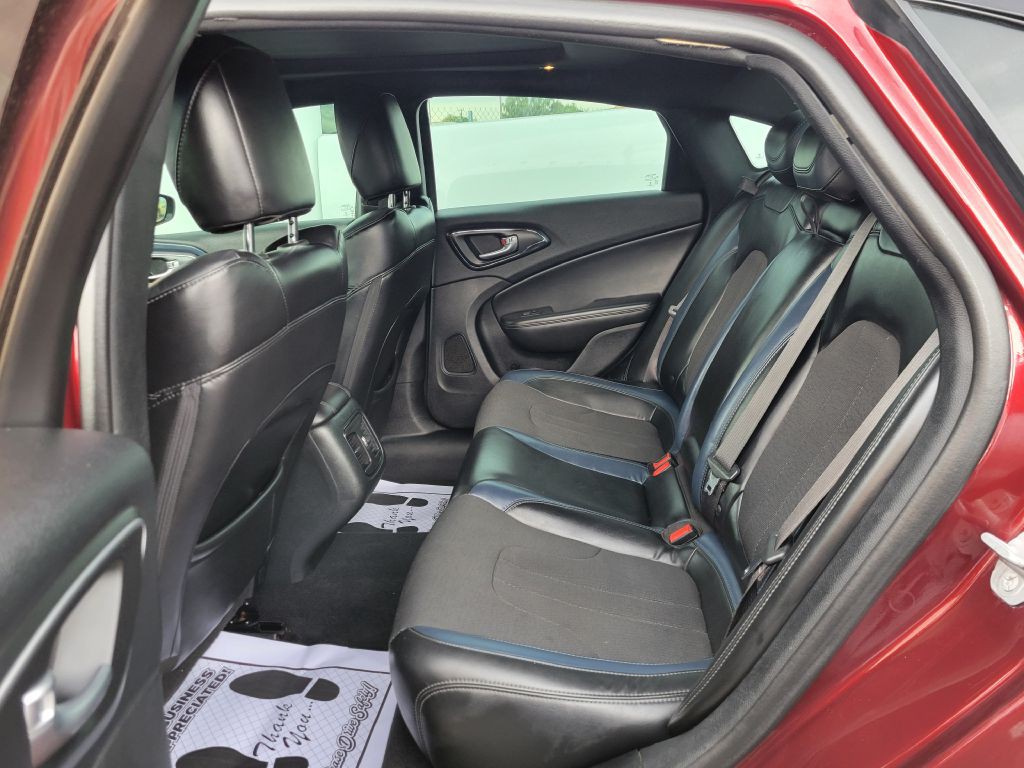 2015 Chrysler 200 Image 5