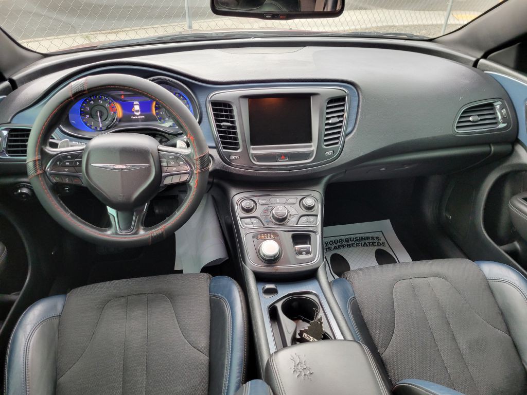 2015 Chrysler 200 Image 6