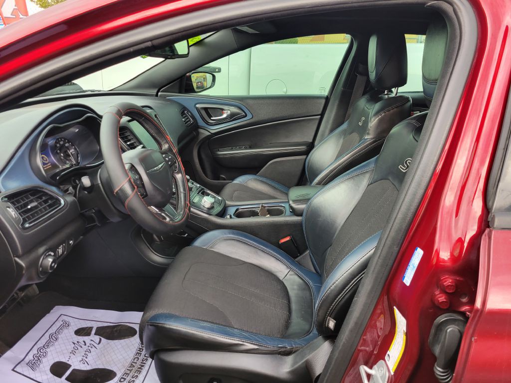 2015 Chrysler 200 Image 7