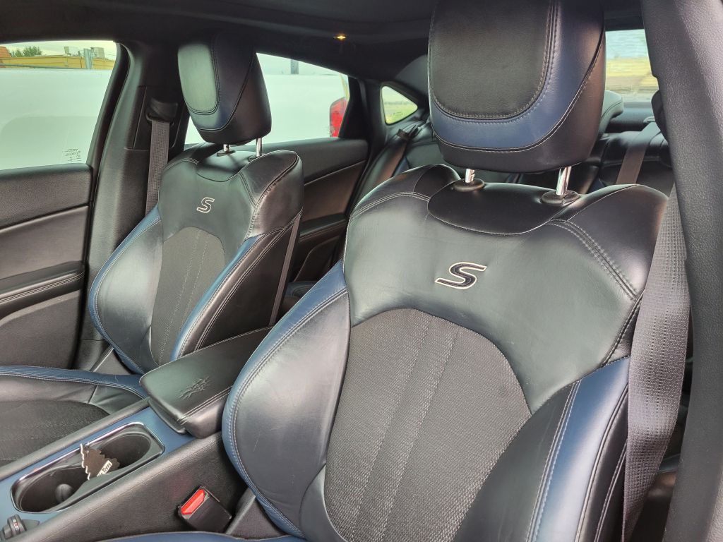 2015 Chrysler 200 Image 8