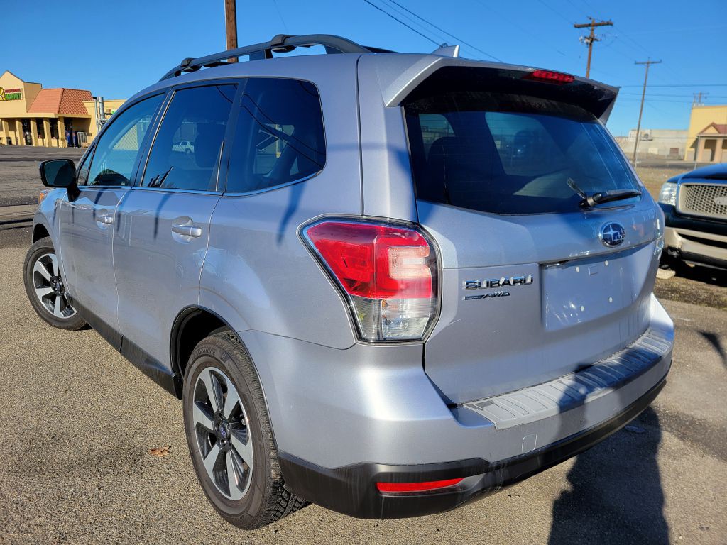 2017 Subaru Forester Image 2