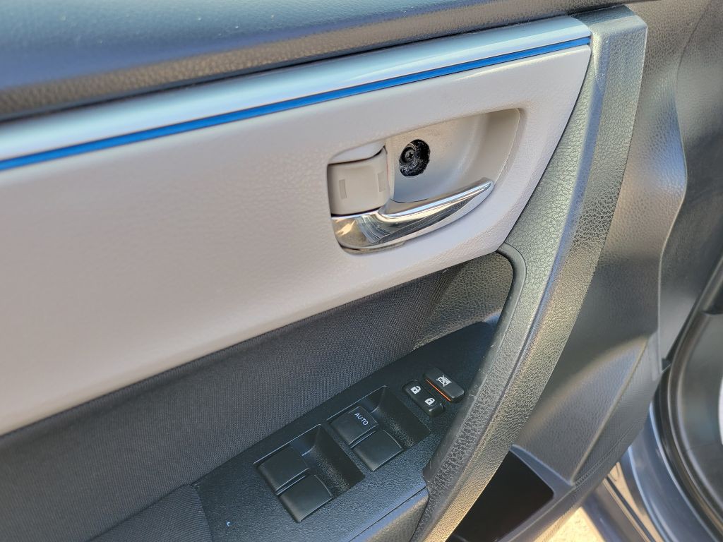 2015 Toyota Corolla Image 9