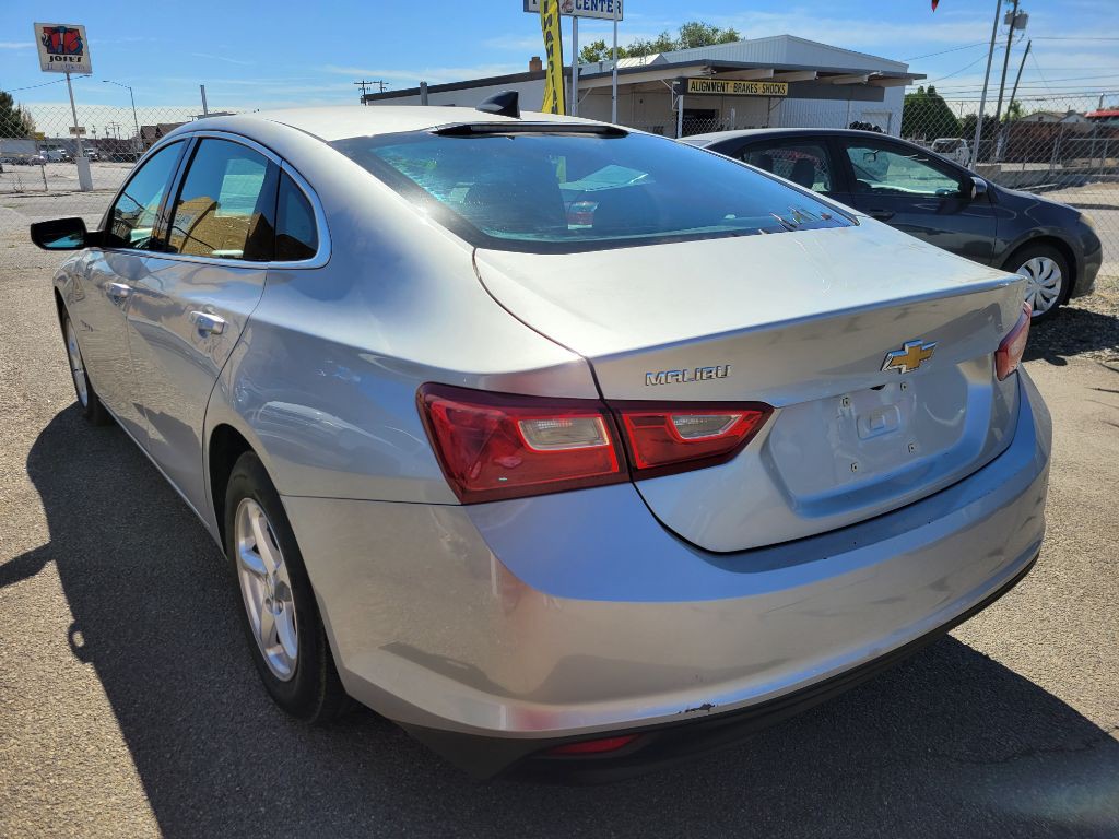 2018 Chevrolet Malibu Image 2