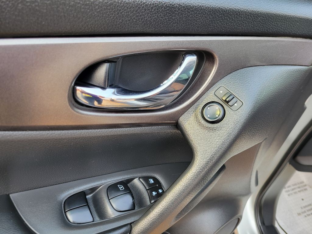2016 Nissan Rogue Image 9