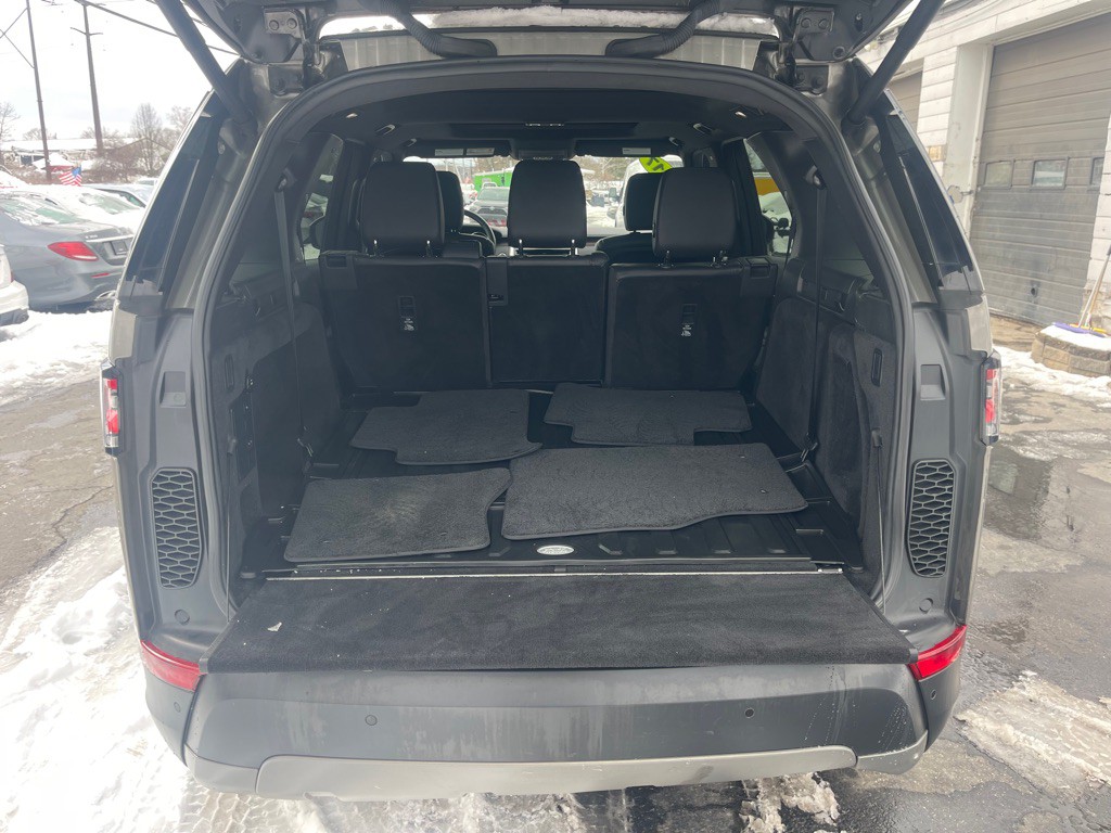 2017 Land Rover Discovery Image 14