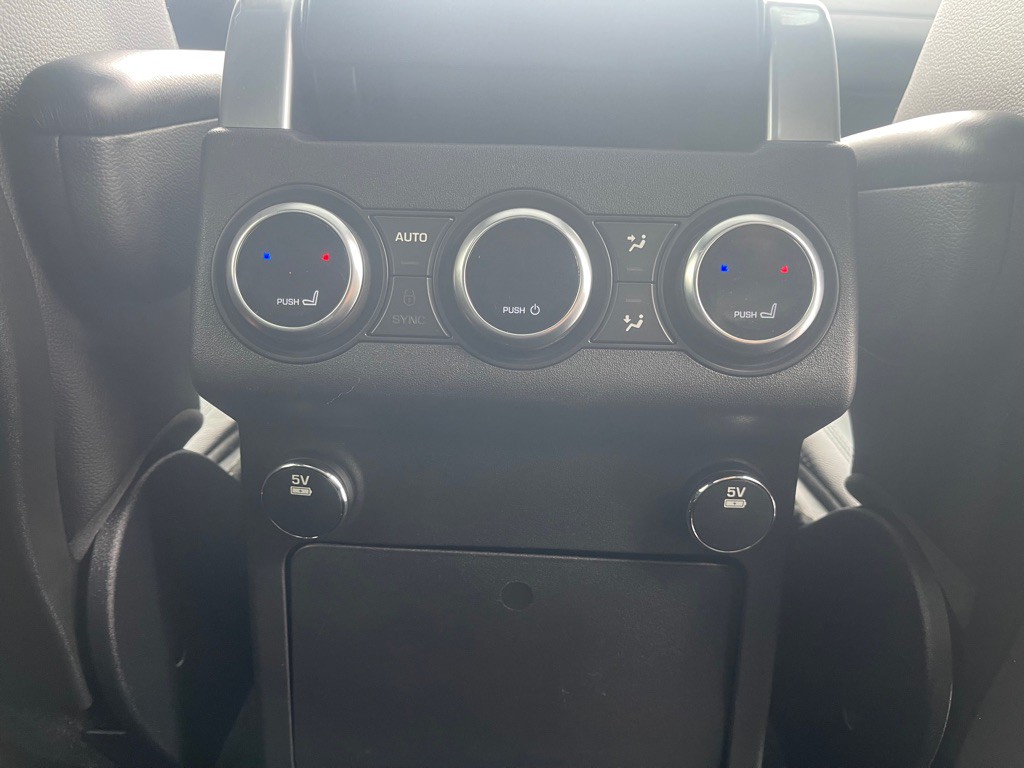 2017 Land Rover Discovery Image 19