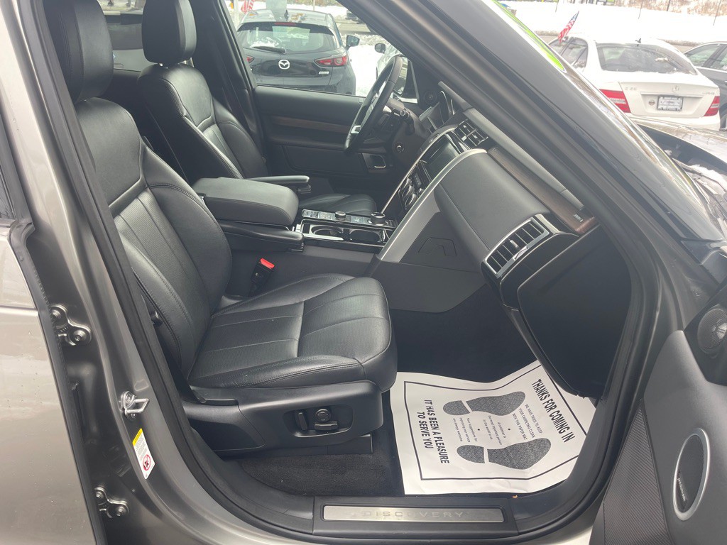 2017 Land Rover Discovery Image 23