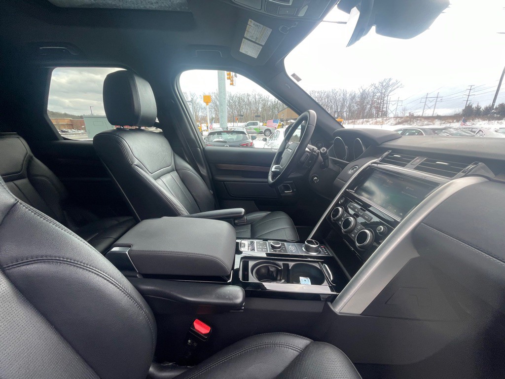 2017 Land Rover Discovery Image 26