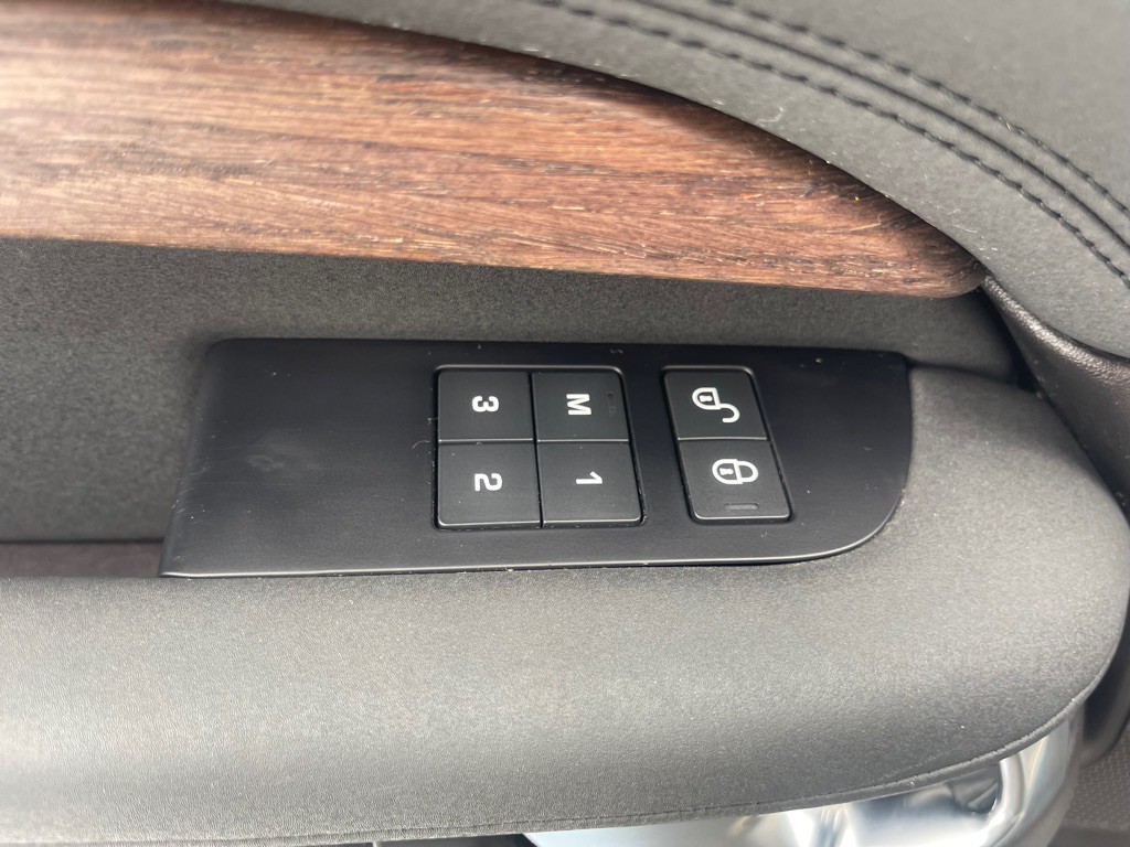 2017 Land Rover Discovery Image 29