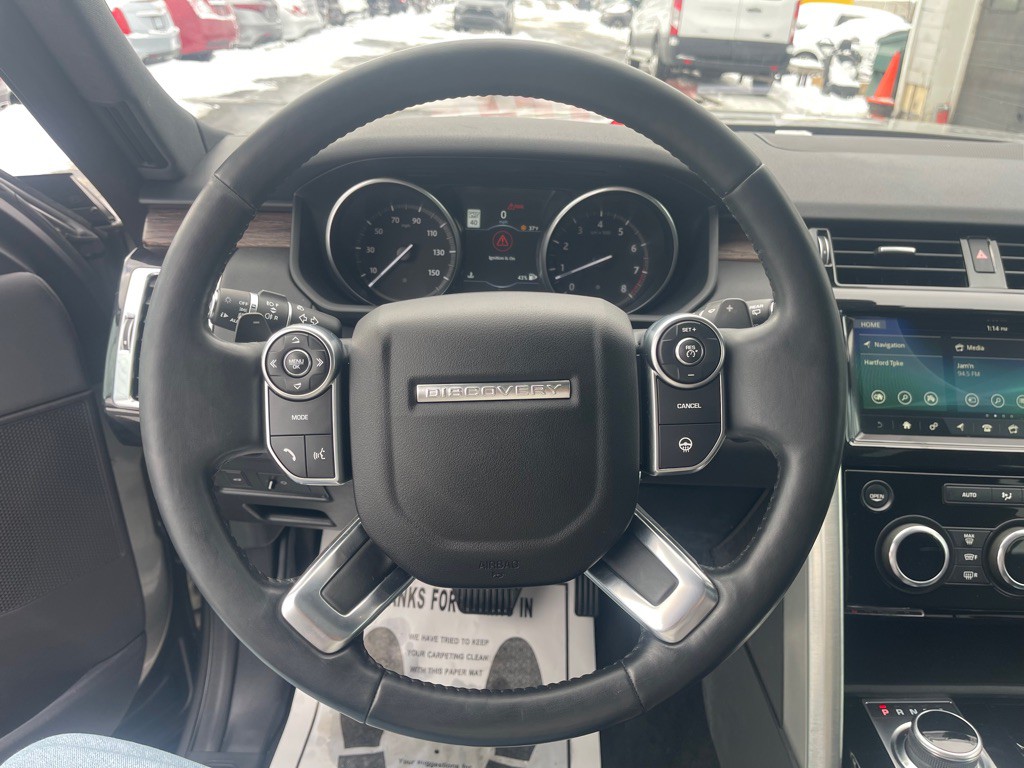 2017 Land Rover Discovery Image 33