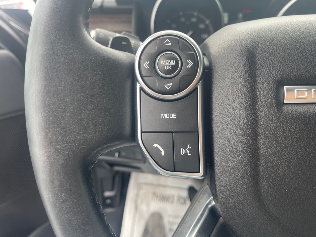 2017 Land Rover Discovery Image 34