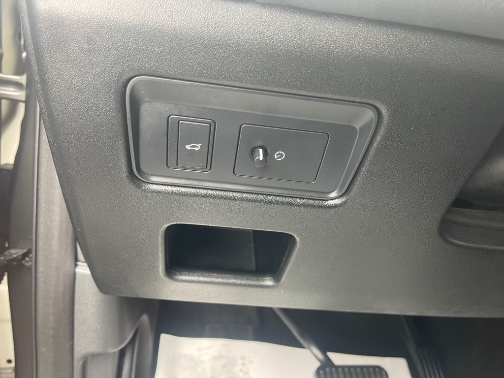 2017 Land Rover Discovery Image 38