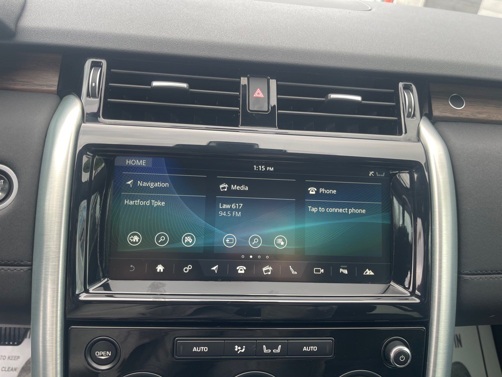 2017 Land Rover Discovery Image 40