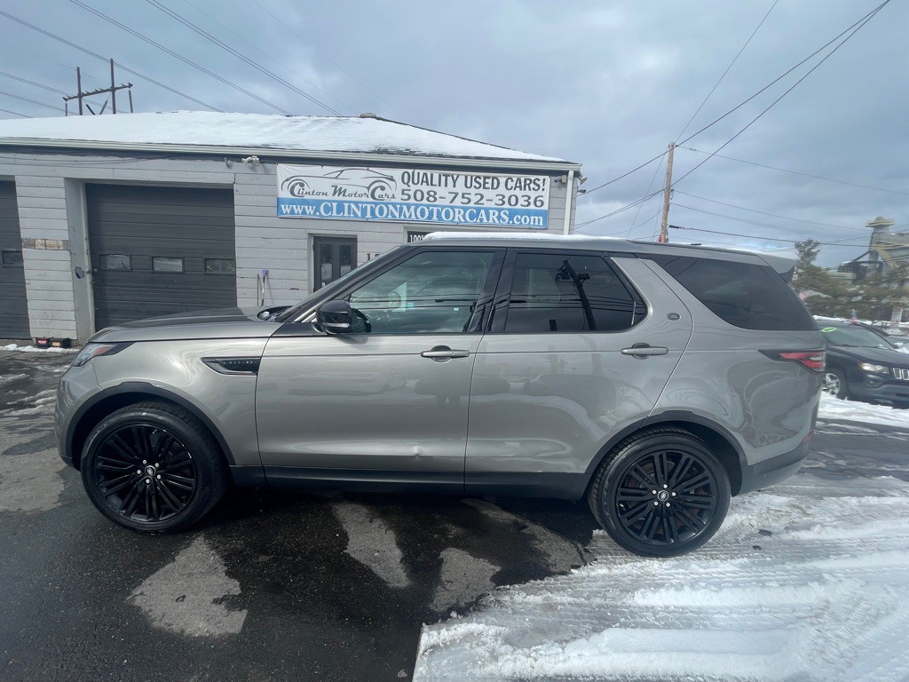 2017 Land Rover Discovery Image 2