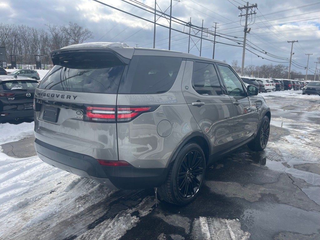 2017 Land Rover Discovery Image 5