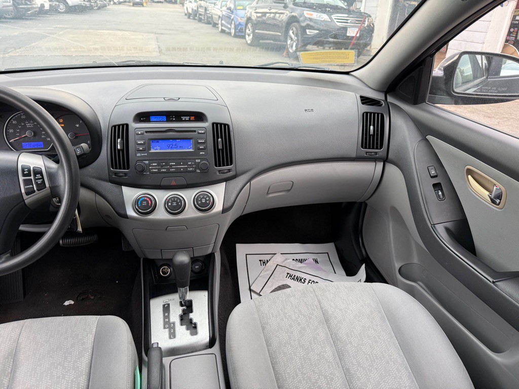 2010 Hyundai Elantra Image 16