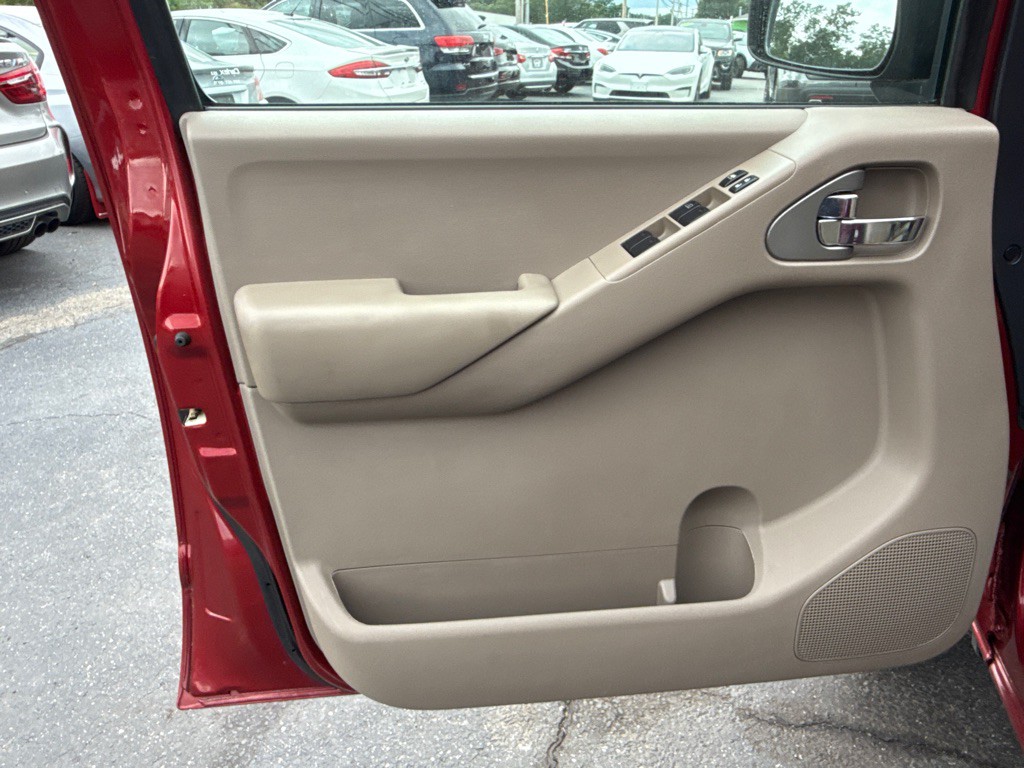 2013 Nissan Frontier Image 22