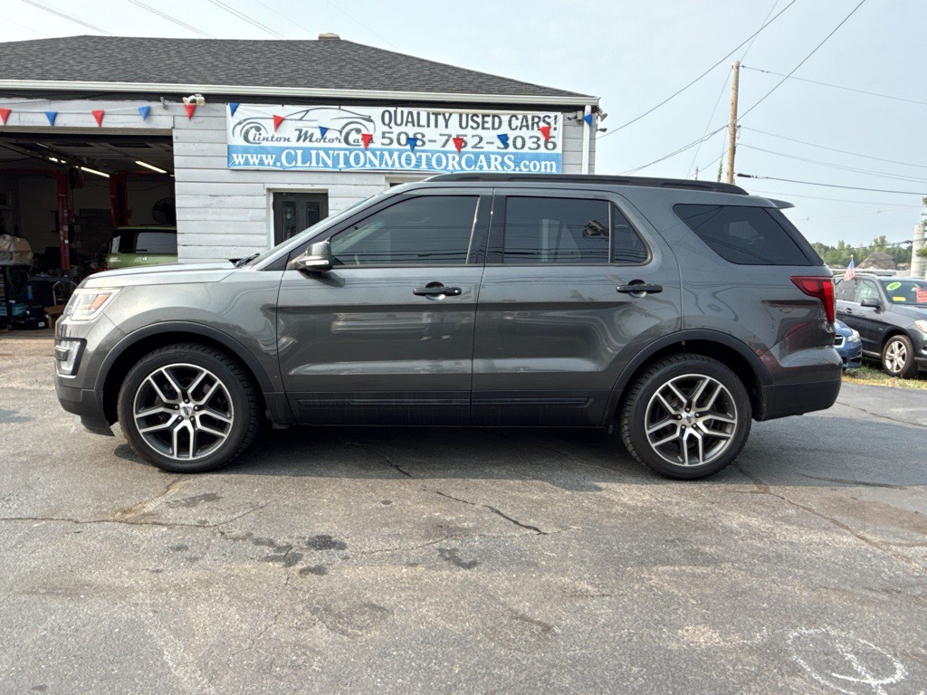 2017 Ford Explorer Image 2