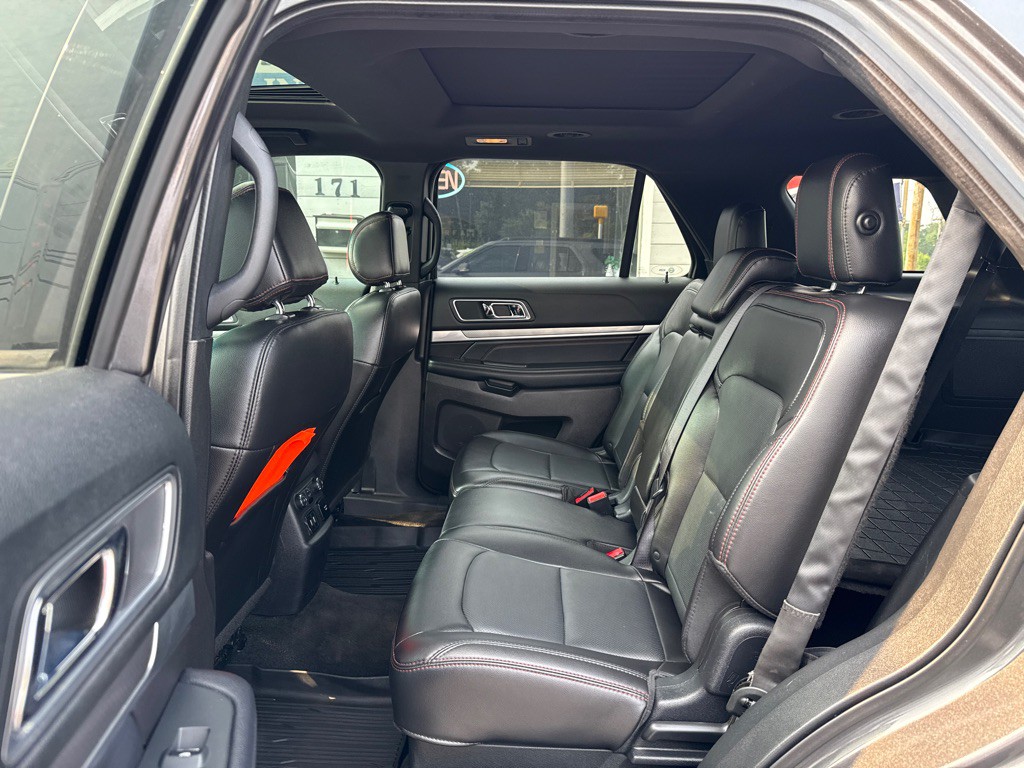 2017 Ford Explorer Image 18