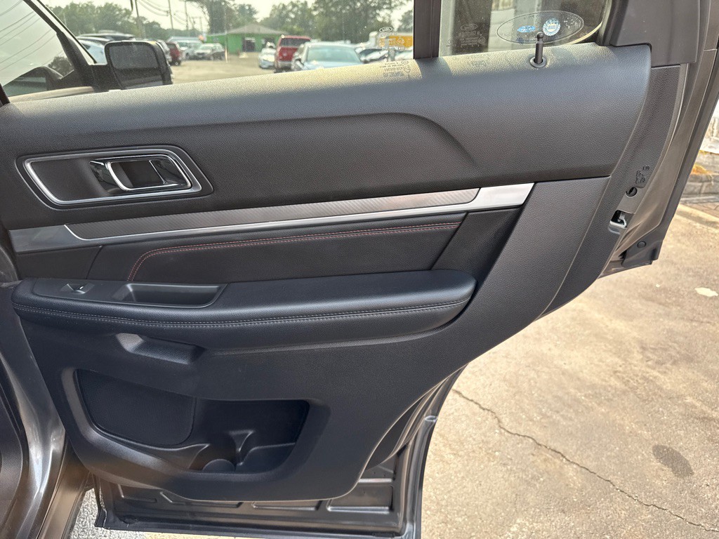 2017 Ford Explorer Image 27