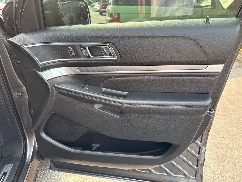 2017 Ford Explorer Image 28