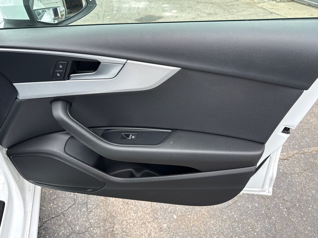 2017 Audi A4 Image 17