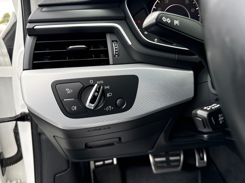 2017 Audi A4 Image 28