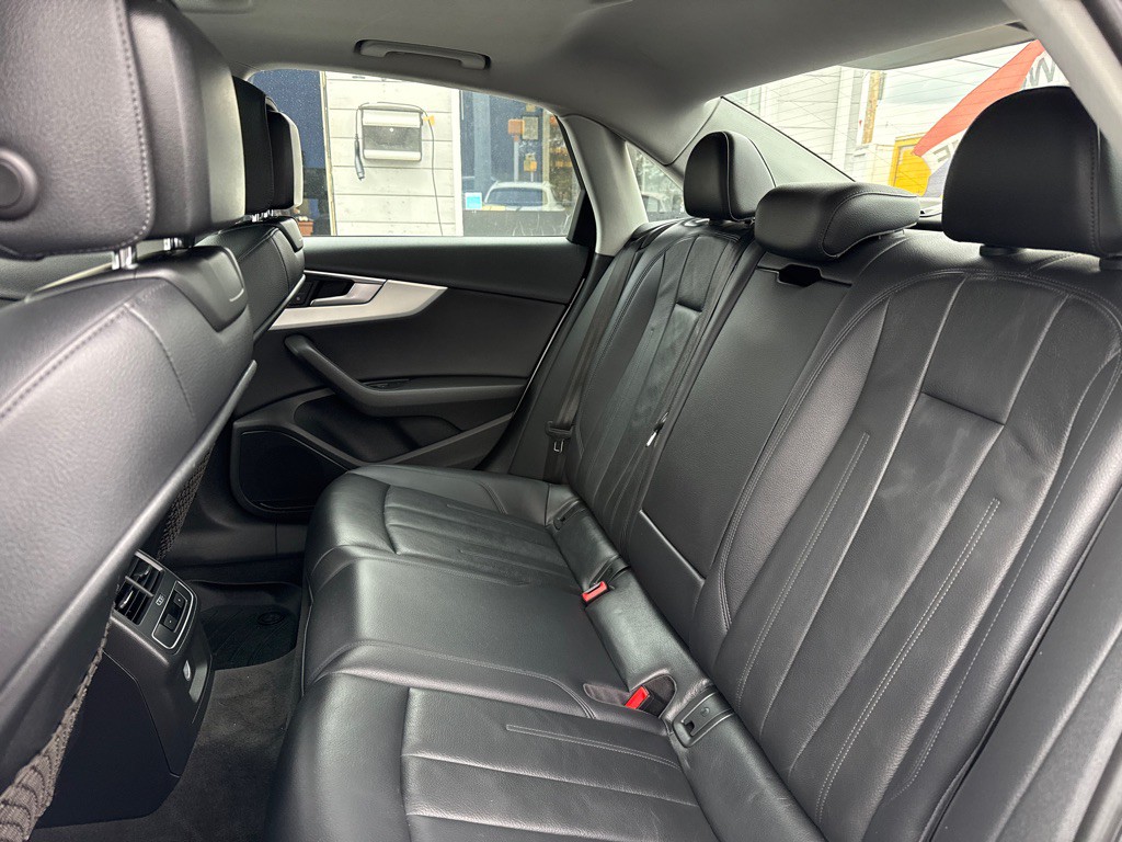 2017 Audi A4 Image 36