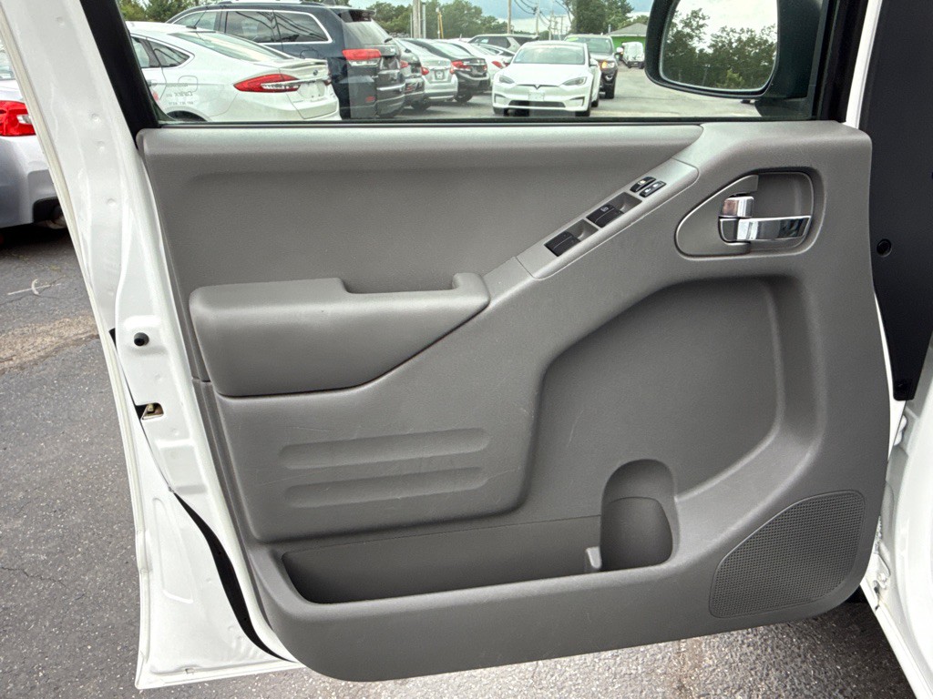 2017 Nissan Frontier Image 21