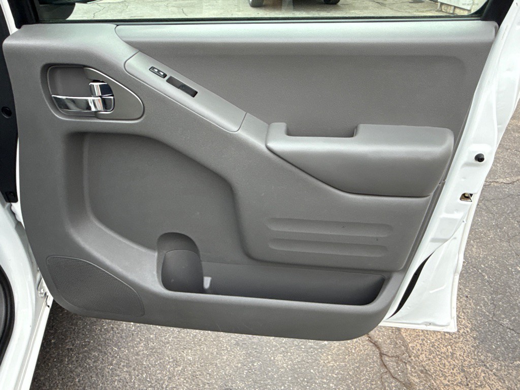 2017 Nissan Frontier Image 24