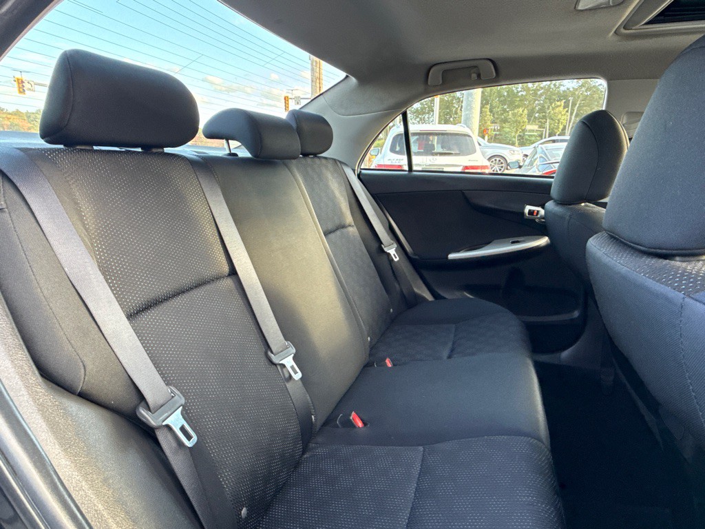 2010 Toyota Corolla Image 25