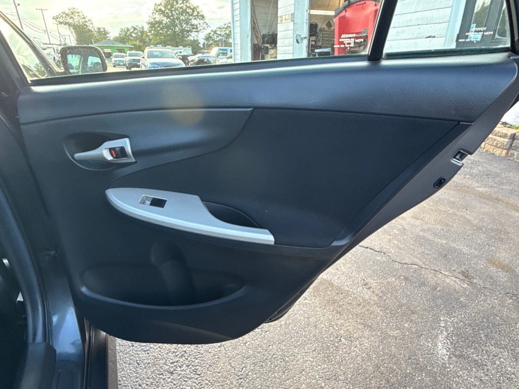 2010 Toyota Corolla Image 26