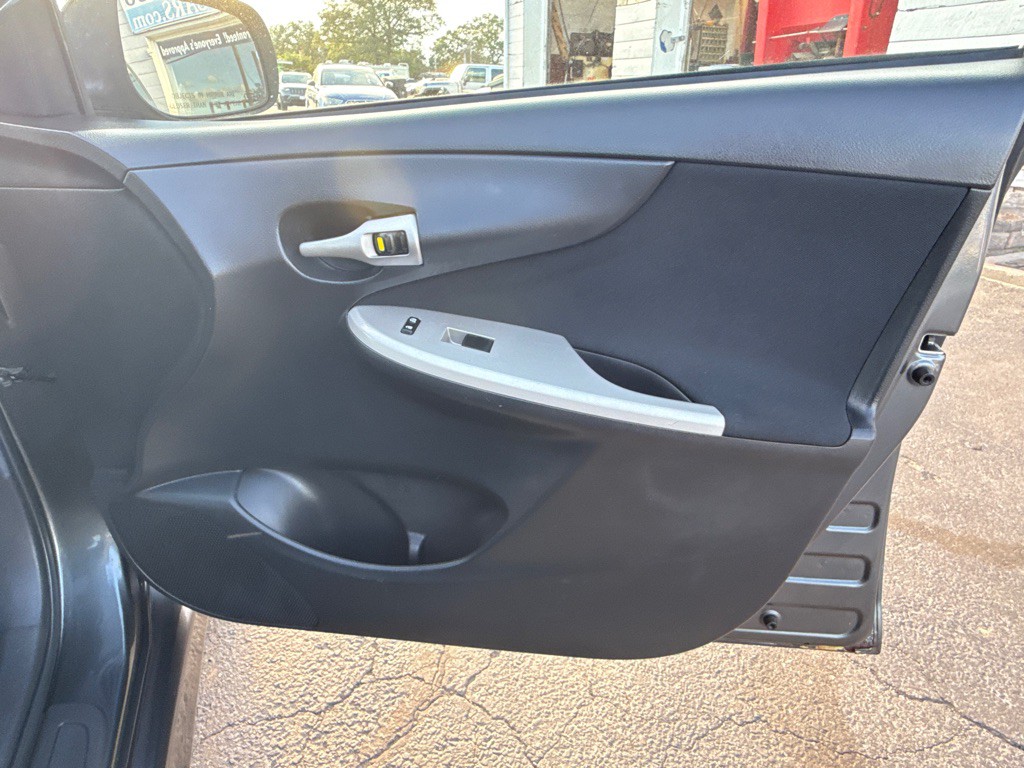 2010 Toyota Corolla Image 27