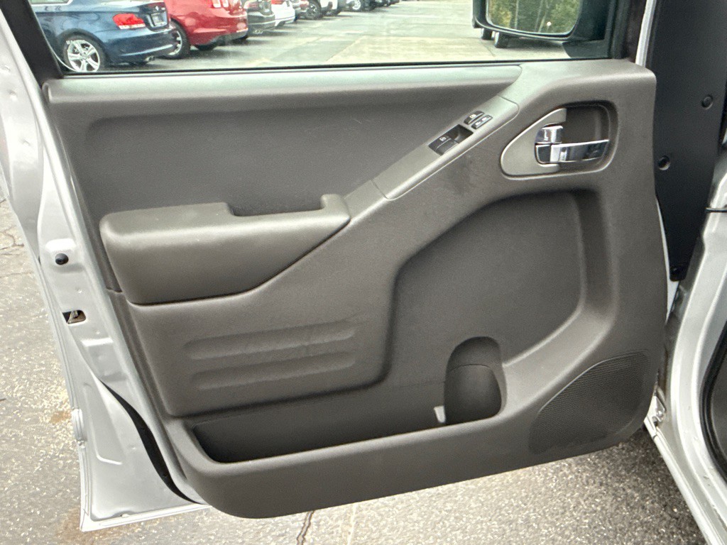 2016 Nissan Frontier Image 11
